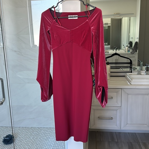 Like new wear 1 time size 4 - Picture 2 of 4